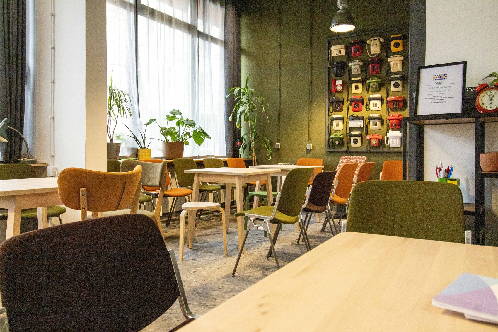 Space for trainings and workshops with a decor shelf