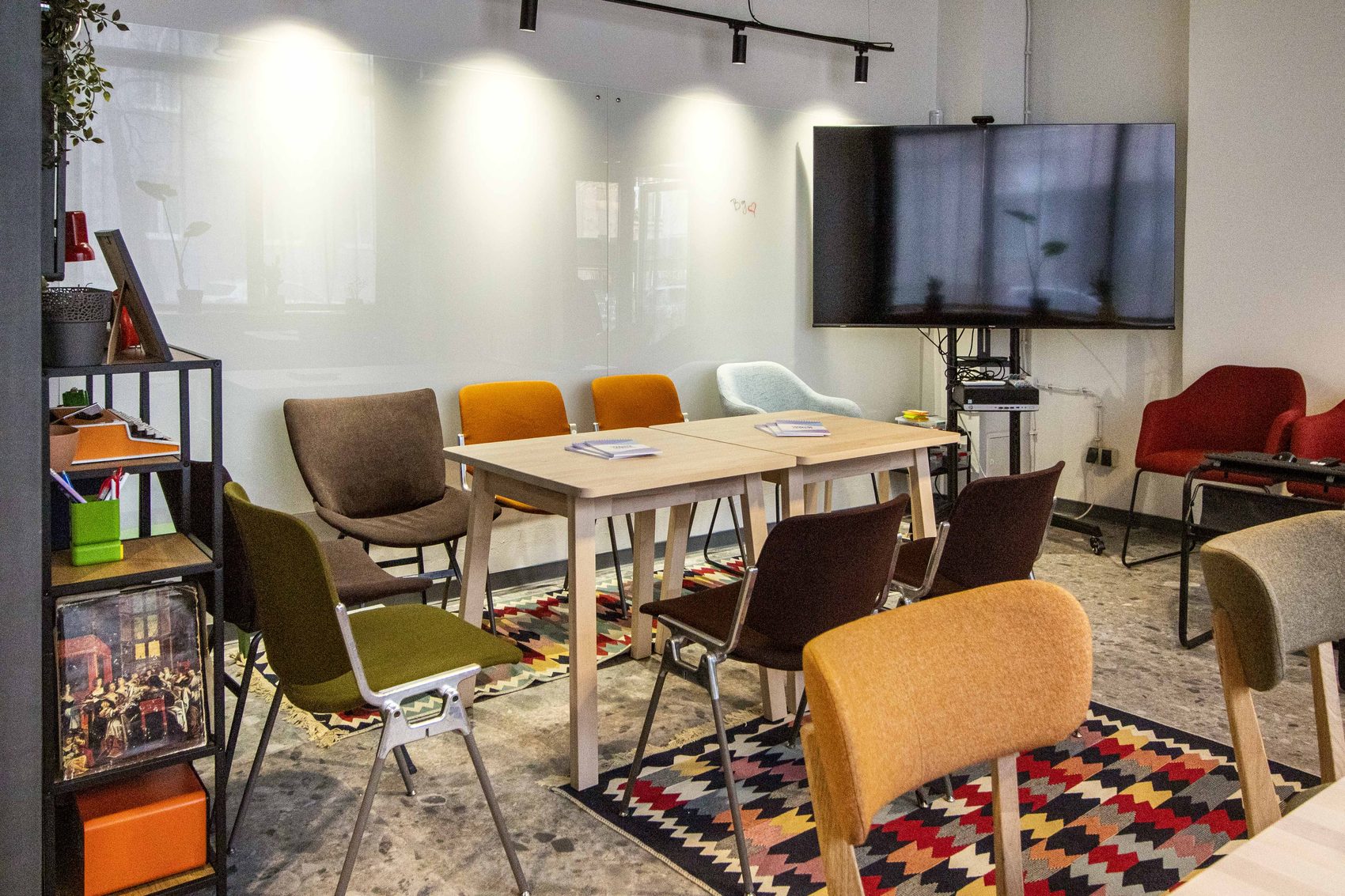 Table and chairs in the room with a TV screen